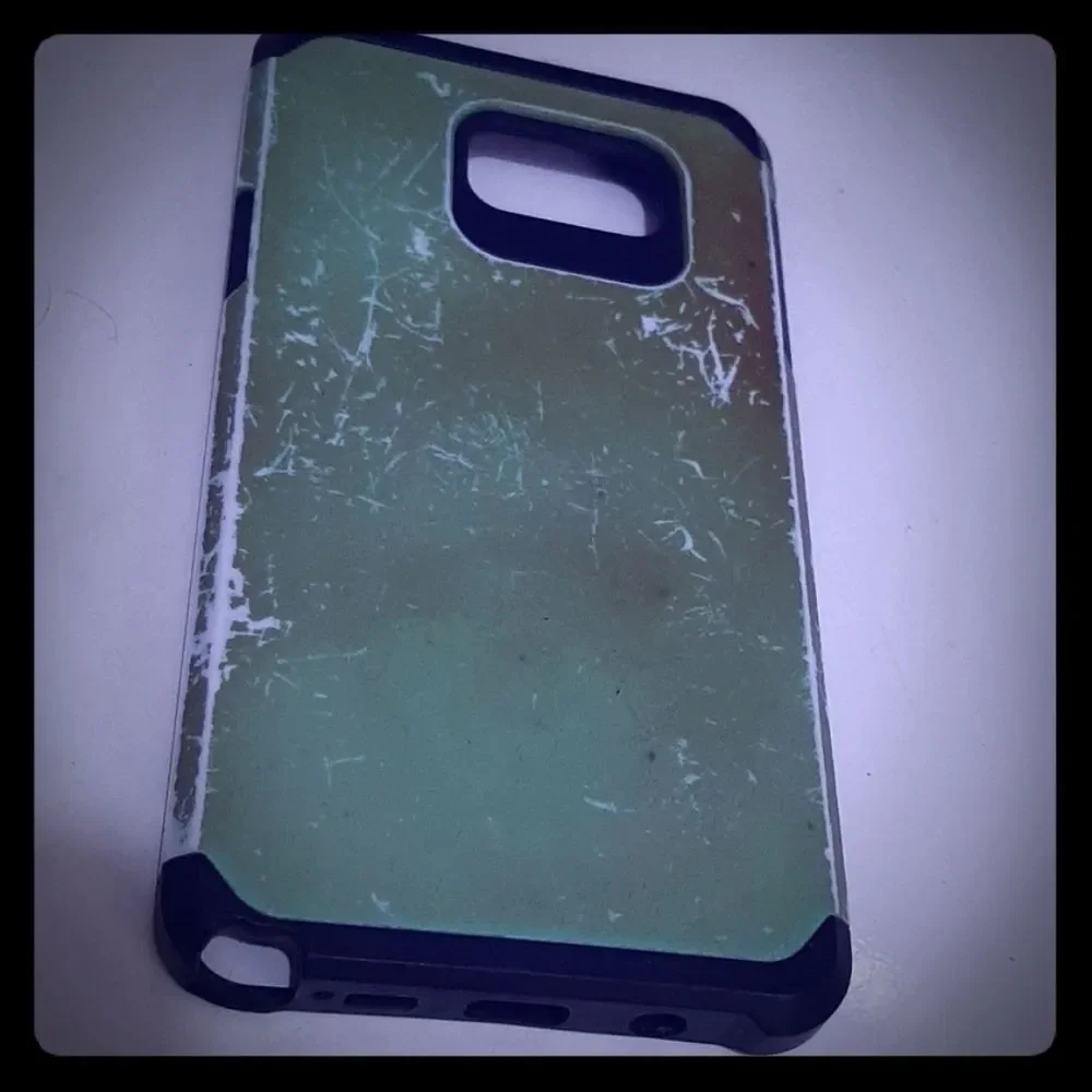 3/10$ Otterbox iPhone case